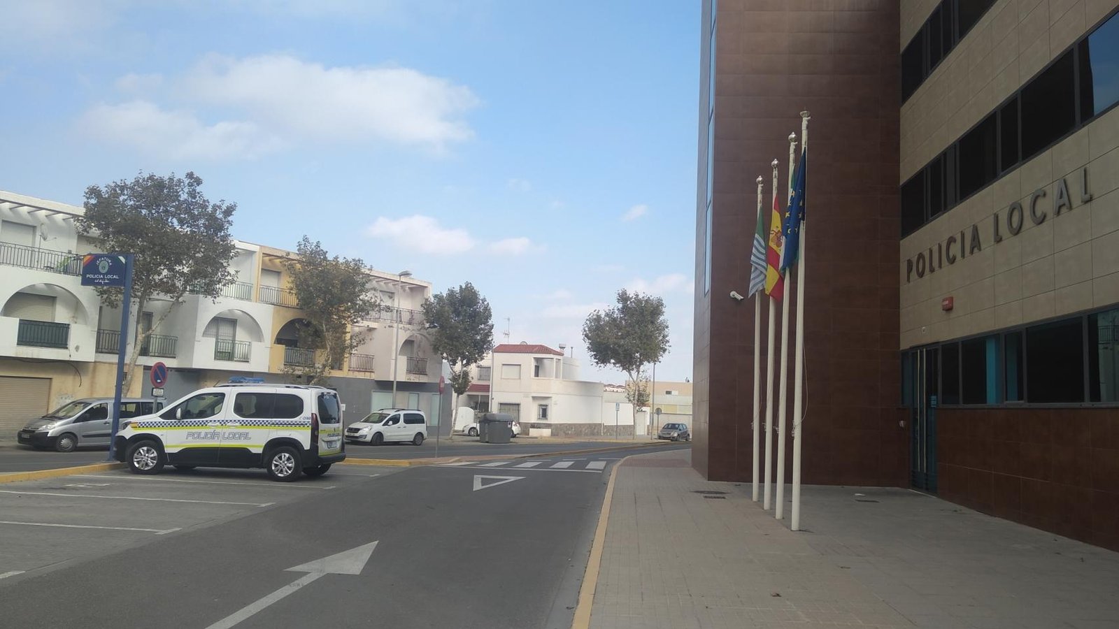 Jefatura y vehículo de la Policía Local de El Ejido