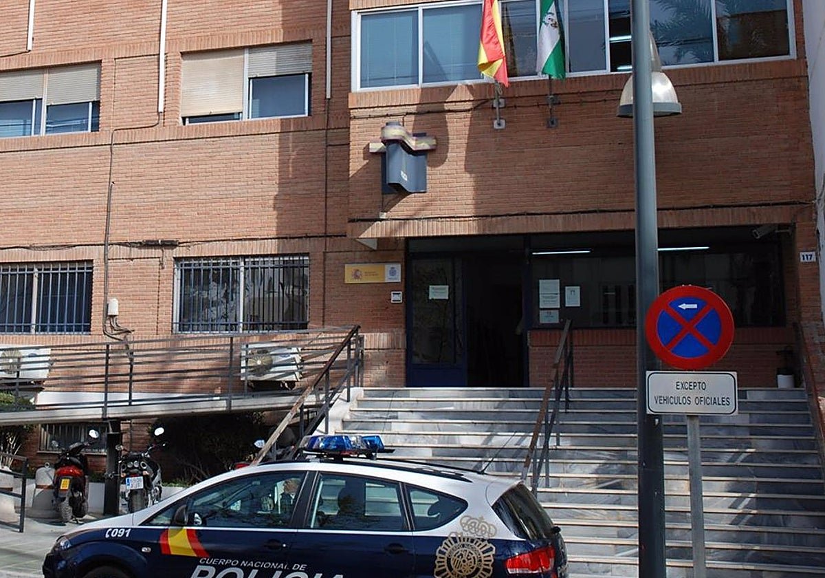 Entrada de la Comisaría de Policía Nacional de El Ejido